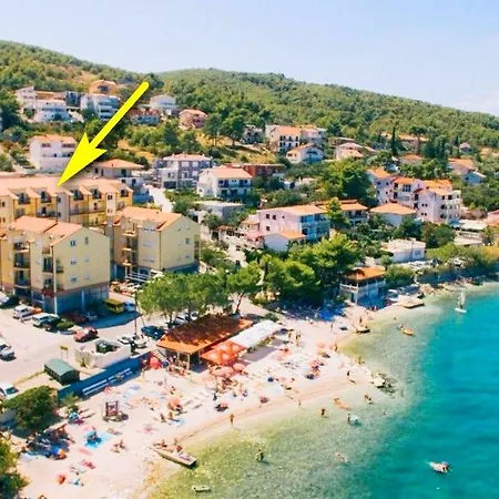 Ξενοδοχείο με διαμερίσματα Malo 3*