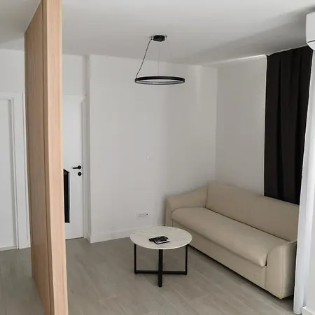Malo Hotel apartamentowy Arbanija