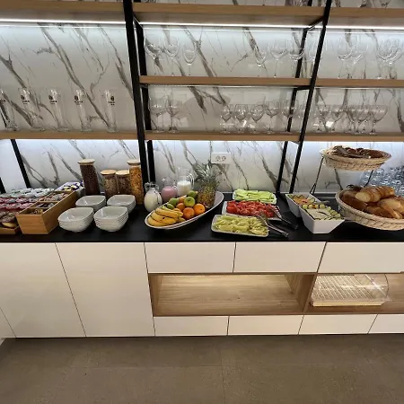 Malo Hotel apartamentowy Arbanija