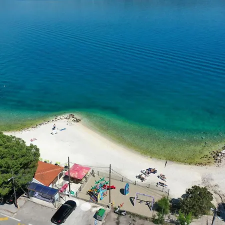 Malo Hotel apartamentowy Arbanija