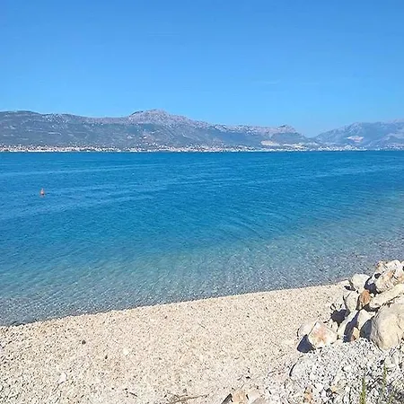 Malo 3* Arbanija