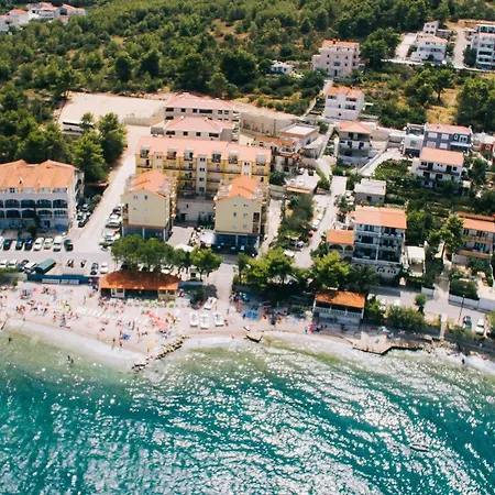 Malo Hotel apartamentowy Arbanija