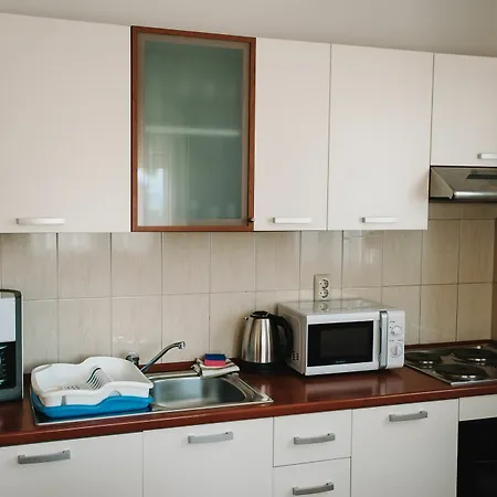 Malo 3* Arbanija